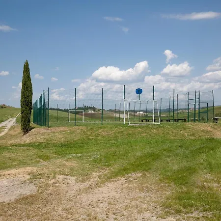 Flat With Swimming Pool And Air Conditioning
