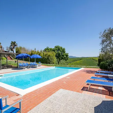 Flat With Swimming Pool And Air Conditioning *