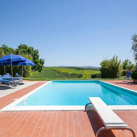 Flat With Swimming Pool And Air Conditioning
